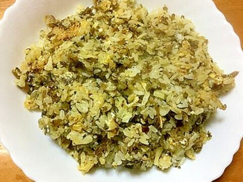 卵と薄揚げとキャベツで高菜チャーハン